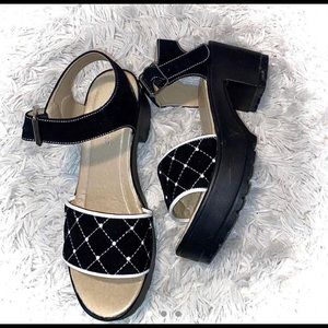 Chunky Platform Sandal/Open-Toe Heels